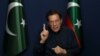عمران خان په لاهور کې د ويډيو پيغام ورکولو پر وخت خبرې کوي - انځور له ارشيفه