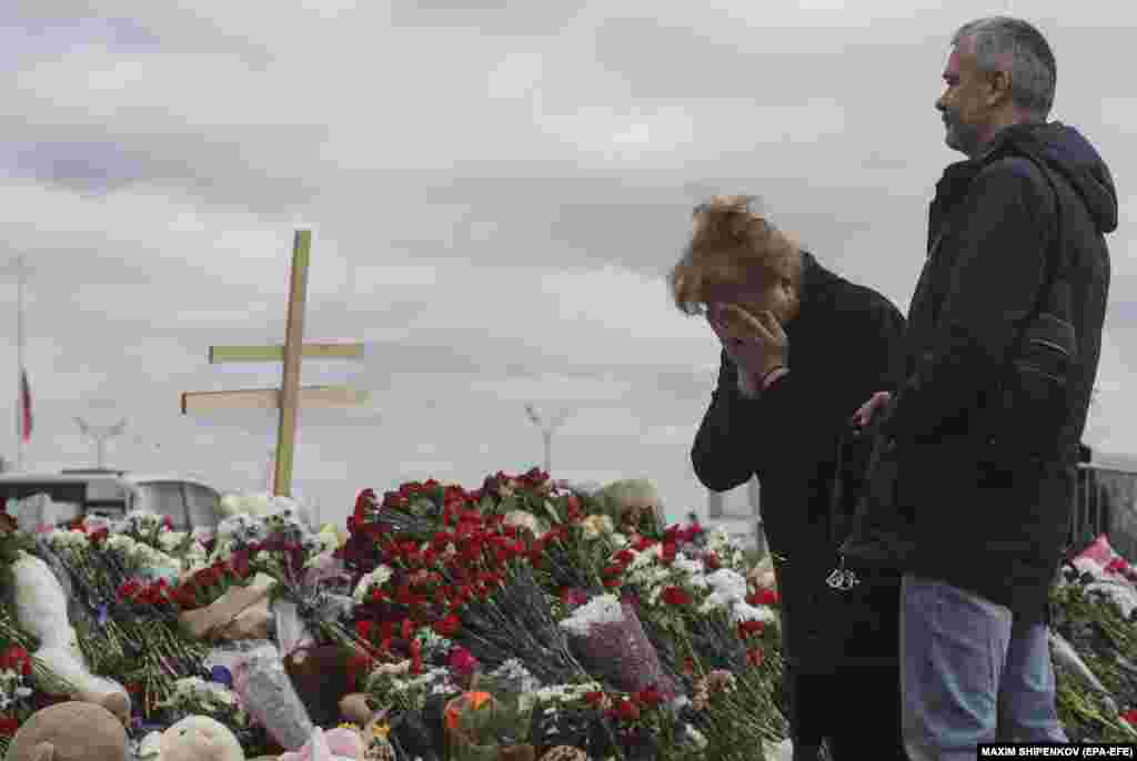 Russian officials have said 11 people have been detained in connection with the March 22 attack on the concert venue in the Moscow suburb of Krasnogorsk, including four Tajik nationals&nbsp;who are suspected of having carried out the attack.