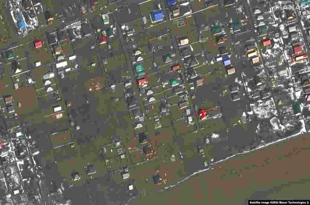 Orenburg, a city with a population of 550,000 some 1,200 kilometers east of Moscow, saw hundreds of homes flooded and at least 7,700 people evacuated as the Ural River rose swiftly beyond the critical level of 9.3 meters. 
