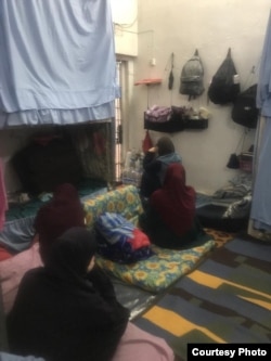 Kyrgyz women in Rasafa (Rusafa) are shown in prison in Baghdad in April.