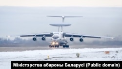 Російський літак А-50 на аеродромі Мачулищі незадовго до атаки, лютий 2023 року