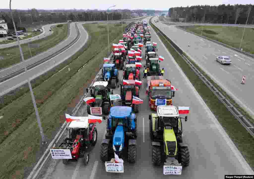 Farmers' tractors block a highway between Lublin and Warsaw on March 6. Polish farmers are also calling for the return of customs duties on imports of agricultural products from Ukraine.