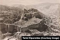 A photo from the 1960s shows the decrepit state of the fortress in the last century.