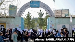 طالبانو تر شپږم ټولګي پورته د نجونو پر تعلیم بنديز لګولی دی - پخوانی انځور.