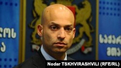 Как сказал Аппатурай, на встрече обсуждали и прогресс Грузии на пути к НАТО после Чикагского саммита блока в мае этого года