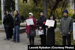 Activist Leonid Rybakov (third from right) at a rally in Tomsk against Vladimir Putin. He's holding a placard saying: "It's time to retire."
