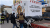Встановлення бетонного укриття на вулиці в Херсоні, 9 січня 2023 року