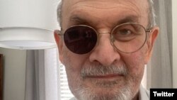 سلمان رشدی بهدنبال حمله هادی مطر یک چشم خود را از دست داد