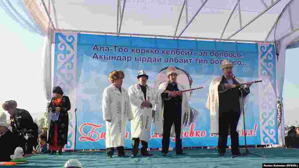 Жалал-Абад облусунда бир орто мектепке, облустук театрга, маданият техникумуна, бир айылдык аймакка жана шаардагы бир көчөгө Барпы Алыкуловдун аты берилген. 
