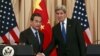 Secretarul de stat John Kerry (dr.) ministrul de externeal Chinei, Wang Yi la întîlnirea lor de marți la Departamentul de Stat la Washington