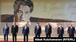 Turkiy tilli davlatlar kengashi sammitida ishitrok etgan prezidentlar.