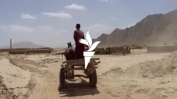جنګونو او بېوزلۍ د افغان ماشومانو ارمانونه "خاورې کړې"
