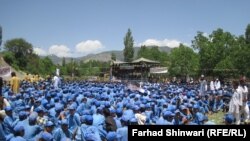 د خیبر قبایلي ضلعې د یو سکول زده کوونکي په یو غونډه کې شریک دي. (عکس: له ارشیفه)