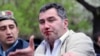 Полиция задерживает Армена Мартиросяна в ходе шествия оппозиции, Ереван 9 апреля 2013 г.