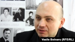 Sergiu Ostaf în studioul Europei Libere de la Chișinău