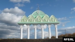 Чуашстанда мәхәллә булып яшәгән Тукай авылы капкасы