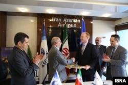 Boeing and Iranian officials meeting to discuss the sale of up to 60 jets to Tehran earlier this year.