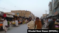 په چمن کې د یو بازار انځور 