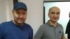 Гражданские активисты Макс Бокаев (справа) и Талгат Аян на суде по их делу. Атырау, 28 октября 2016 года. 