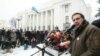 Міхеїл Саакашвілі біля Верховної Ради. Київ, 6 грудня 2017 року