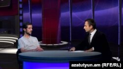 Ցույցերը համակարգող խմբի անդամ Նարեկ Այվազյանը «Ազատություն TV»-ի տաղավարում, 8-ը հուլիսի, 2015թ.