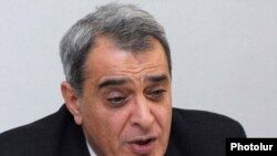 Դավիթ Շահնազարյանը լրագրողների հետ հանդիպմանը, 16-ը հոկտեմբերի, 2009թ.