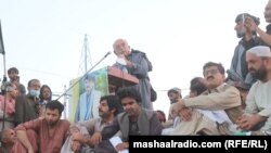محمود خان اڅکزي د عثمان خان کاکړ د جنازې په غونډه کې د پښتنو د مسلو هواري لپاره د جرګې اعلان کړی وو - د ۲۰۲۱ز کال د جون ۲۳مې انځور. 