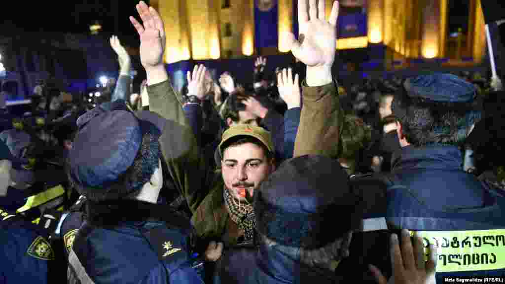Демонстарція в Тбілісі. Студенти вийшли підтримати робітників, які вимагають поліпшення трудового законодавства. Фото – Мзія Саганелідзе