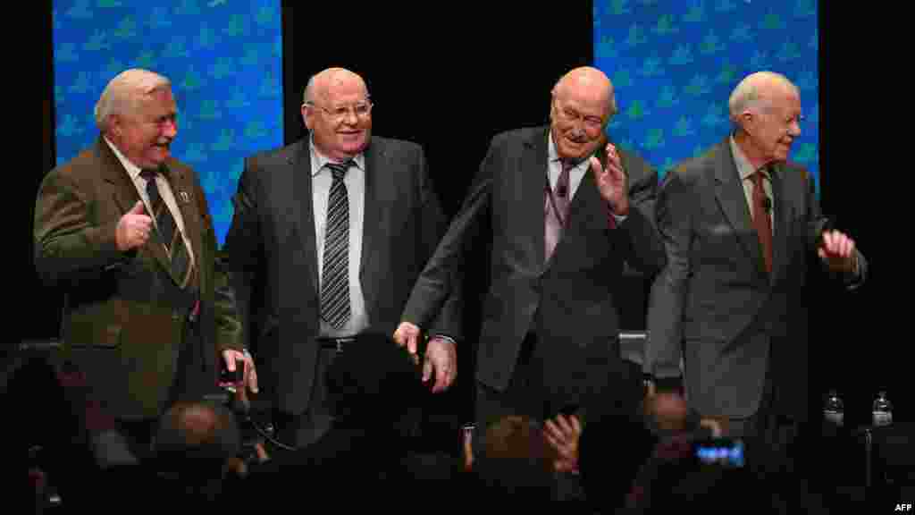 Nobel Peace laureates (left to right) Lech Walesa, Mikhail Gorbachev, Frederik Willem de Klerk, and Jimmy Carter at a panel discussion in Chicago in April 2012. 