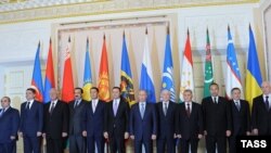 Ռուսաստան - ԱՊՀ-ի երկրների կառավարությունների ղեկավարների խորհրդի նիստի մասնակիցները, Սանկտ Պետերբուրգ, 18-ը հոկտեմբերի, 2011թ.