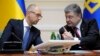 Прем’єр України Арсеній Яценюк (ліворуч) і президент Петро Порошенко. Архівне фото