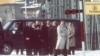 Natan Sharansky (cu pălărie) pe podul Glienicke, 11 februarie 1986. 
