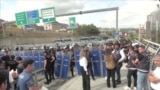 В Турции полиция блокирует офисы оппозиционной партии, в Стамбуле протестующие устанавливают баррикады
