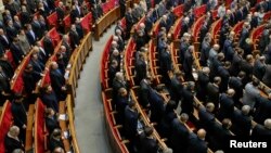 Жогорку Рада митингдерди чектеген 9 мыйзамды жокко чыгарды. 
