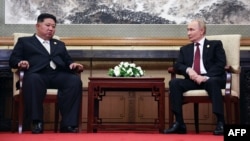 Kim Çen In və Vladimir Putin Pekində hərbi paraddan sonra görüşürlər.