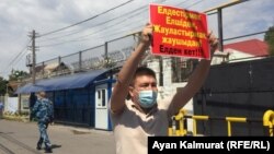 Serik Azhibai demonstrates outside the Chinese Consulate in Almaty on August 3.