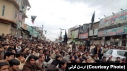 د پښتون ژغورنې غورځنګ فعالانو په بوري کې د ارمان لوڼي وژنې ضد مظاهره کوله