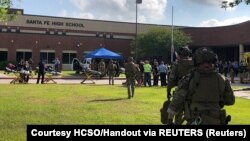 Poliția la Liceul Santa Fe din statulamerican Texas.