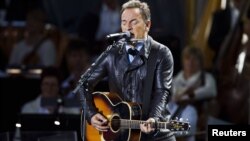 Bruce Springsteen în cursul concertului din Piața City Hall la Oslo