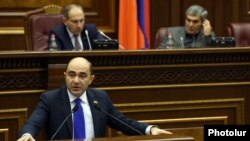 Armenia - Opposition leader Edmon Marukian speaks during parliamentary hearings in Yerevan, 27Nov2017.