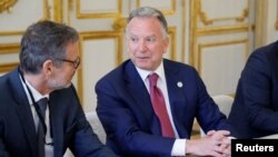 Спецпредставник президента США Стів Віткофф (на фото) представив цей документ членам делегацій європейських країн на зустрічі в Парижі 17 квітня