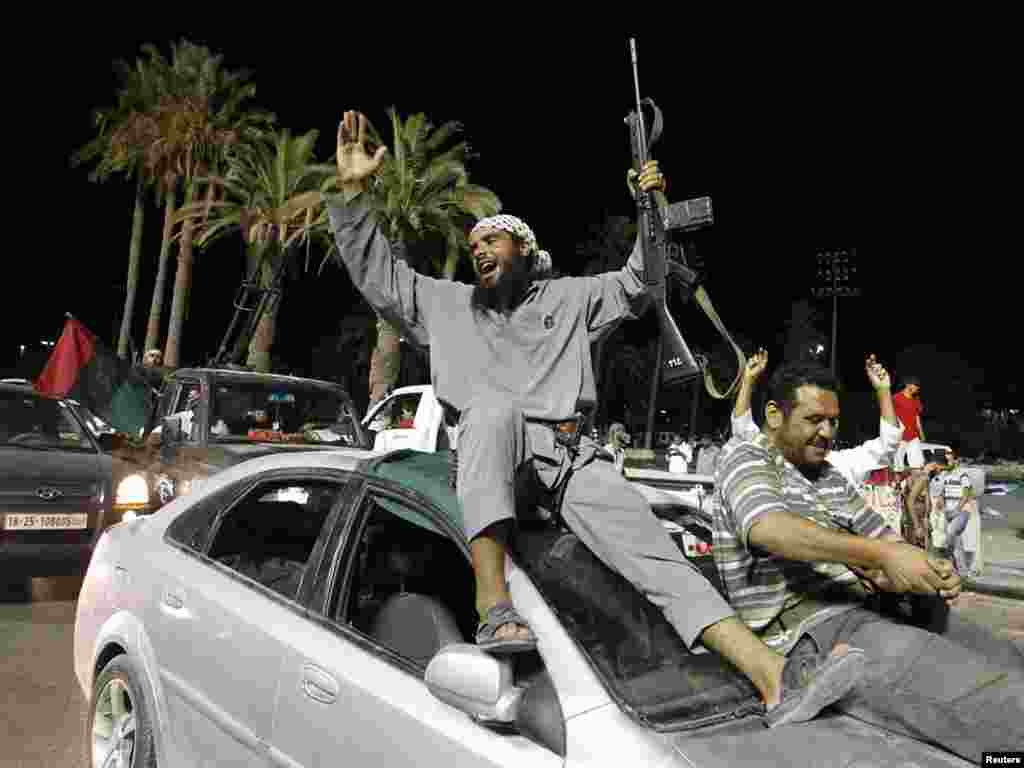 The celebrations on Martyrs' Square continued into the night of August 23.