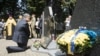 Президент України вшановує пам’ять жертв українців, убитих вояками польських «Селянських батальйонів» та Армії крайової у 1944 році. Сагринь, Польща, 8 липня 2018 року