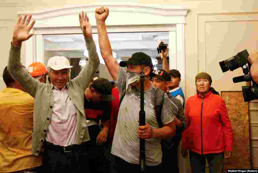 Supporters of Atambaev celebrate after repelling the operation by Kyrgyz special forces. On August 8, the former president announced he would hold a press conference and called on his supporters to join him. 