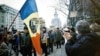 După Revoluția din decembrie 1989, numărul revoluționarilor și al asociațiilor a crescut de la an la an. Privilegiile de care aceștia se bucură și scandalurile cu certificate false i-au discreditat pe adevărații revoluționari ai acelor zile. (Timișoara, 21 decembrie 1989)
