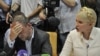Юлія Тимошенко та її адвокат Сергій Власенко в залі Печерського суду, 24 червня 2011 року