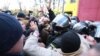 Під Верховною Радою виникла бійка через апаратуру для віче