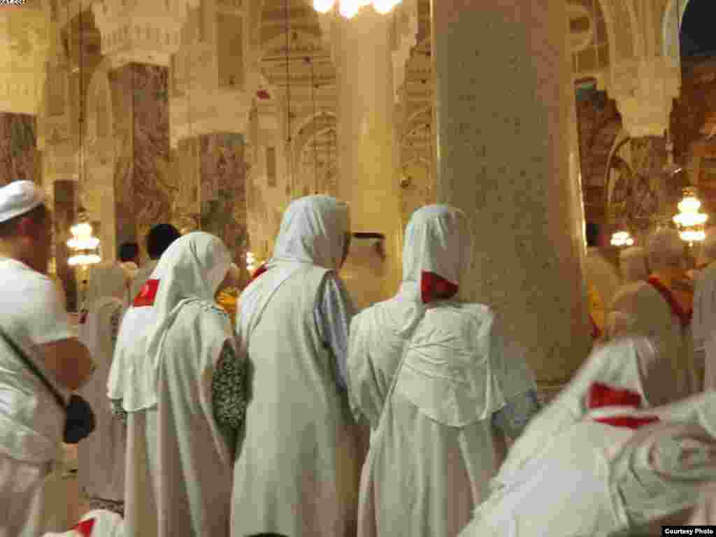 На фото паломники из Кыргызстана. В 2012 году хадж пройдет по новым правилам.