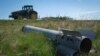 Fermierii ucraineni din apropierea frontului își cultivă terenurile cu un ochi la drone și cu altul la mine 
