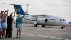 Літак «Антонов» АН-148, яким користується президент України Володимир Зеленський. Фото зроблене під час обміну полоненими з Росією у 2019 році